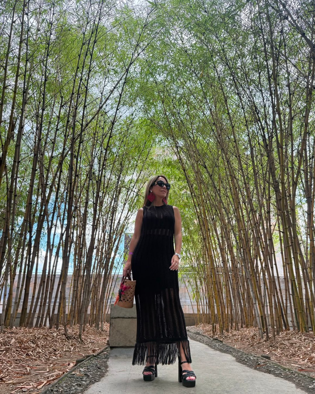Vestido Negro Hilos