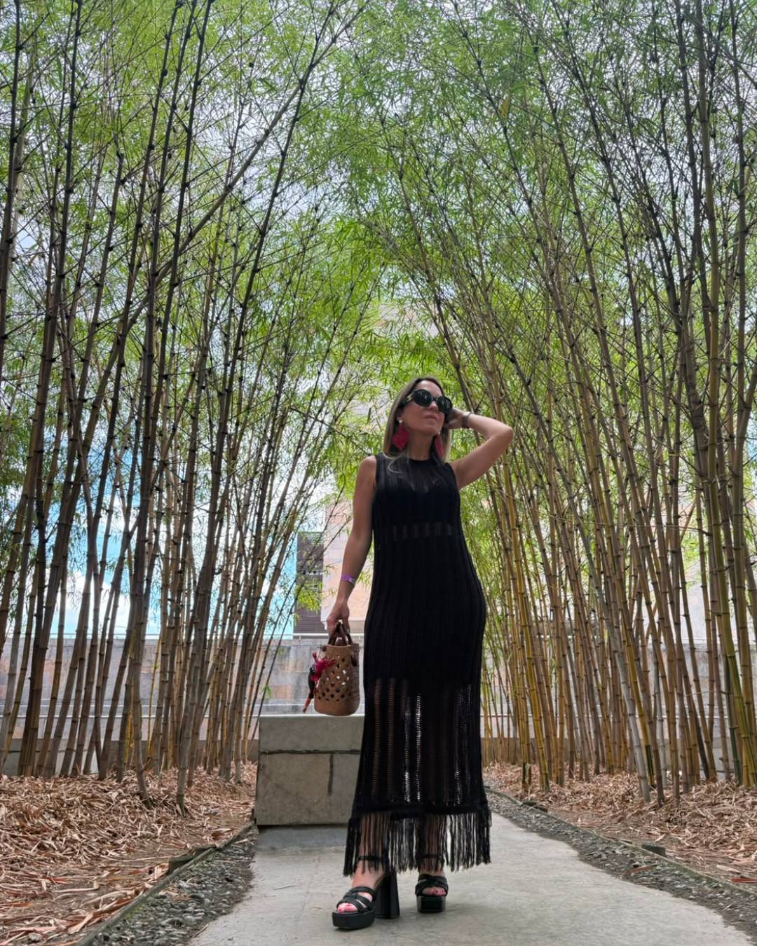 Vestido Negro Hilos