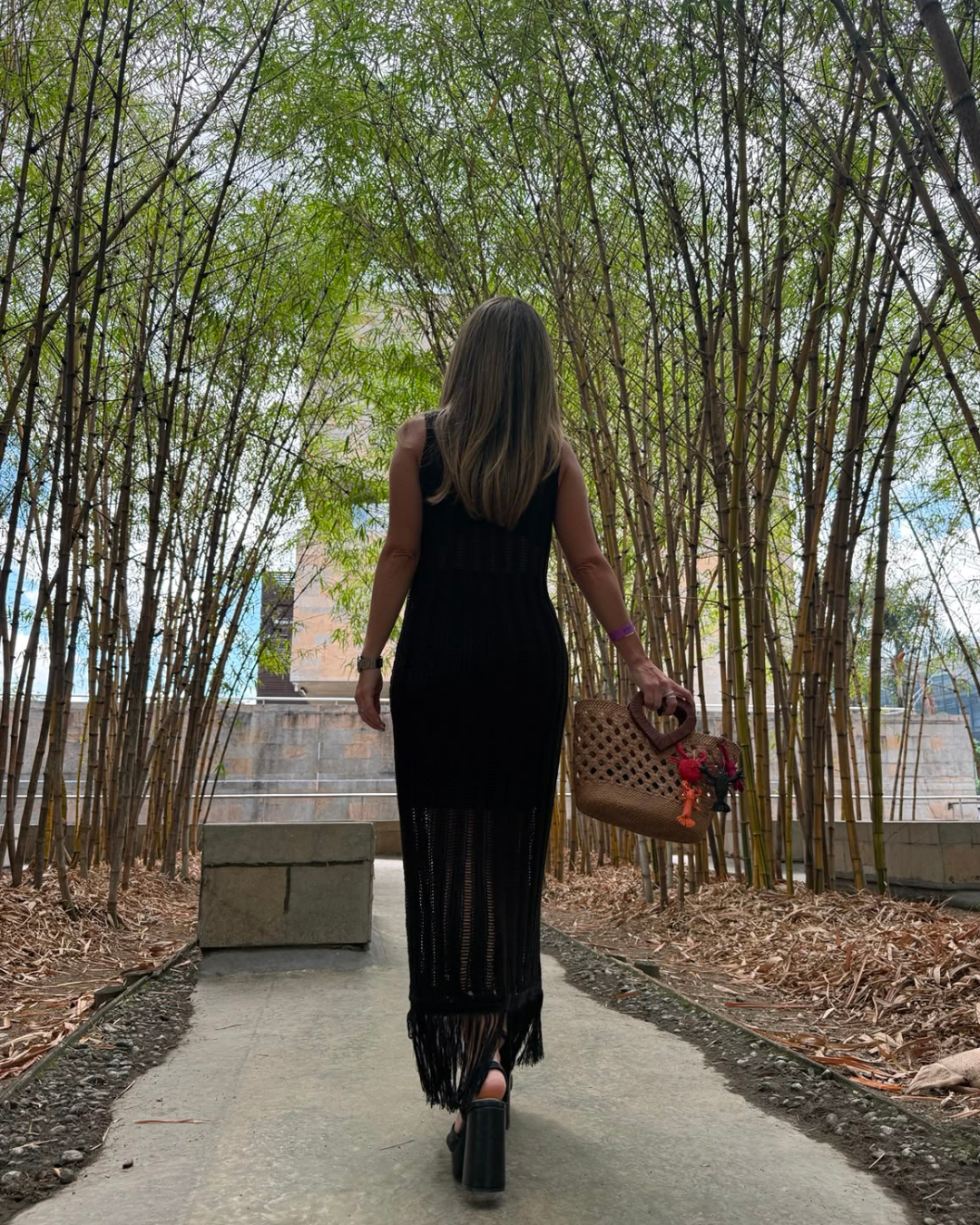Vestido Negro Hilos