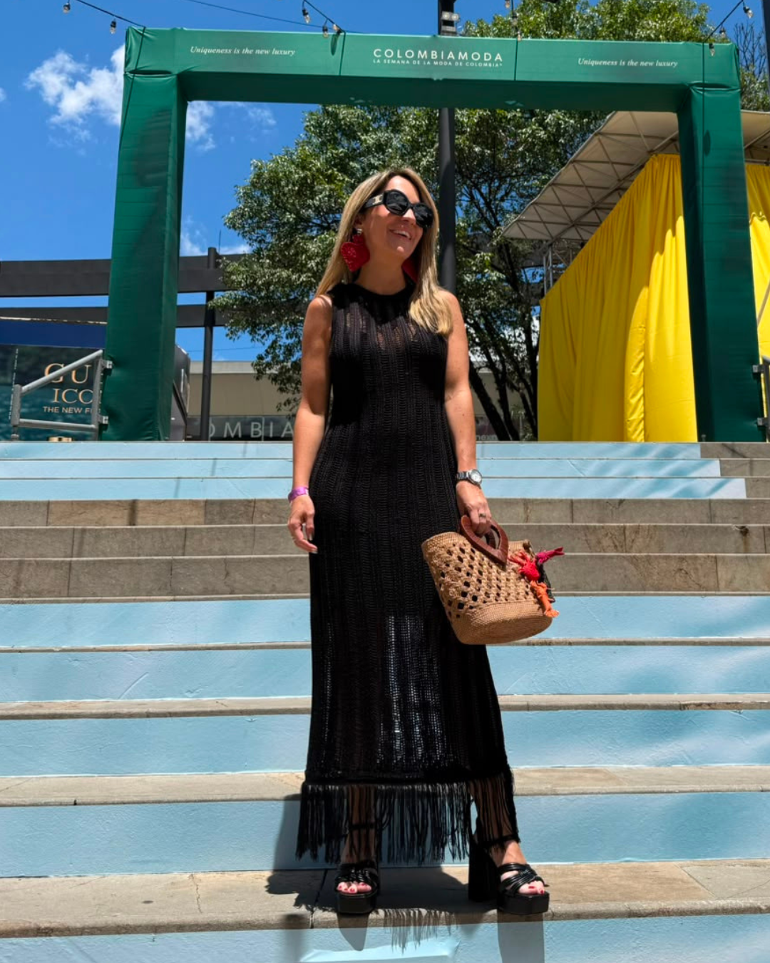 Vestido Negro Hilos